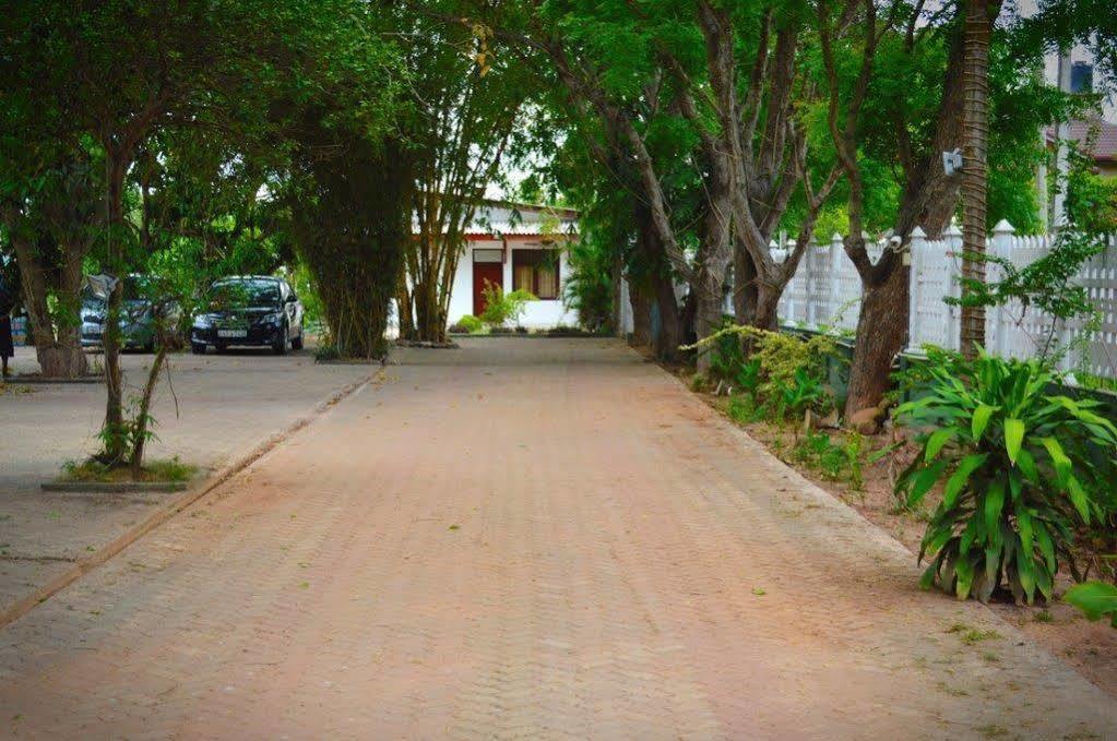 Hotel Empryean Катунаяка Екстер'єр фото