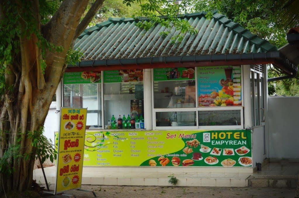 Hotel Empryean Катунаяка Екстер'єр фото