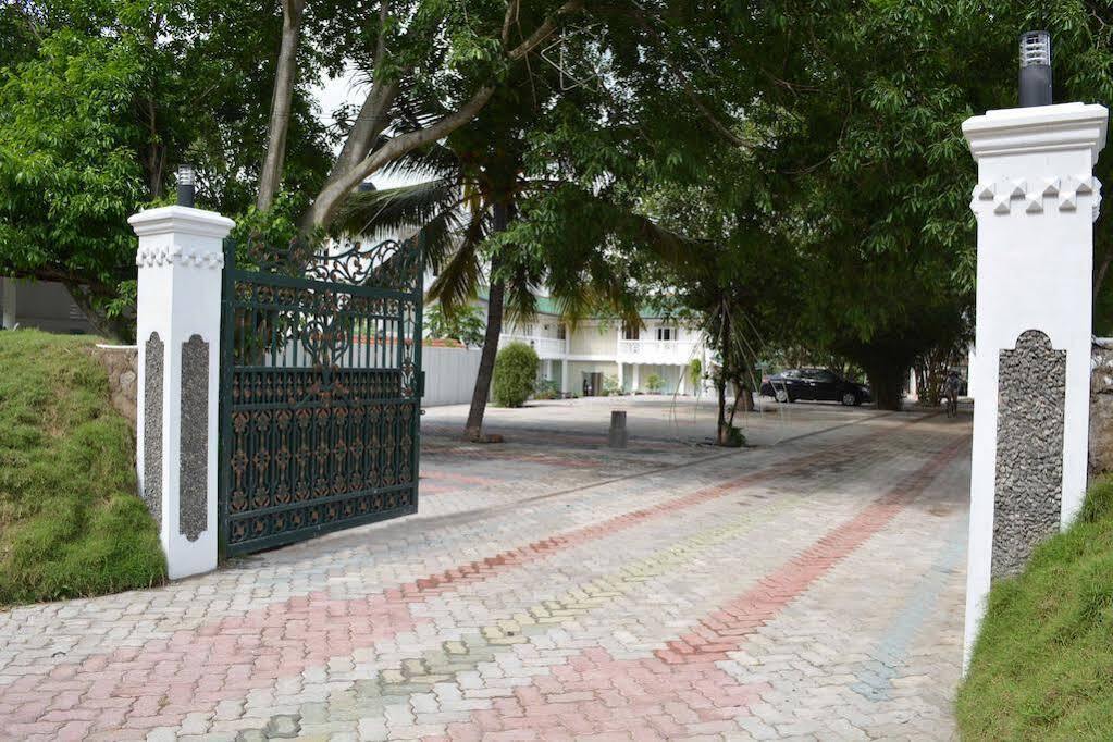 Hotel Empryean Катунаяка Екстер'єр фото