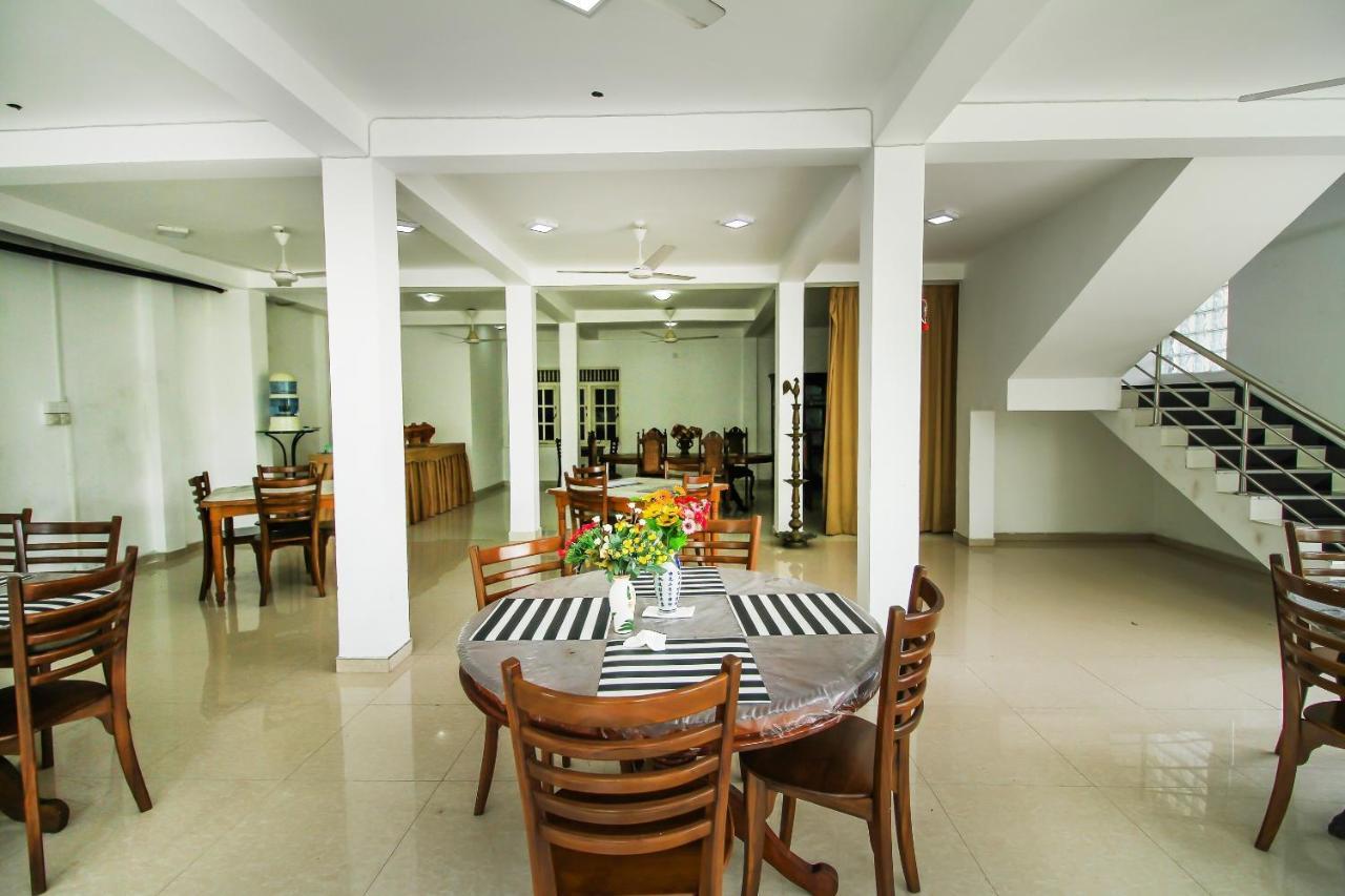 Hotel Empryean Катунаяка Екстер'єр фото