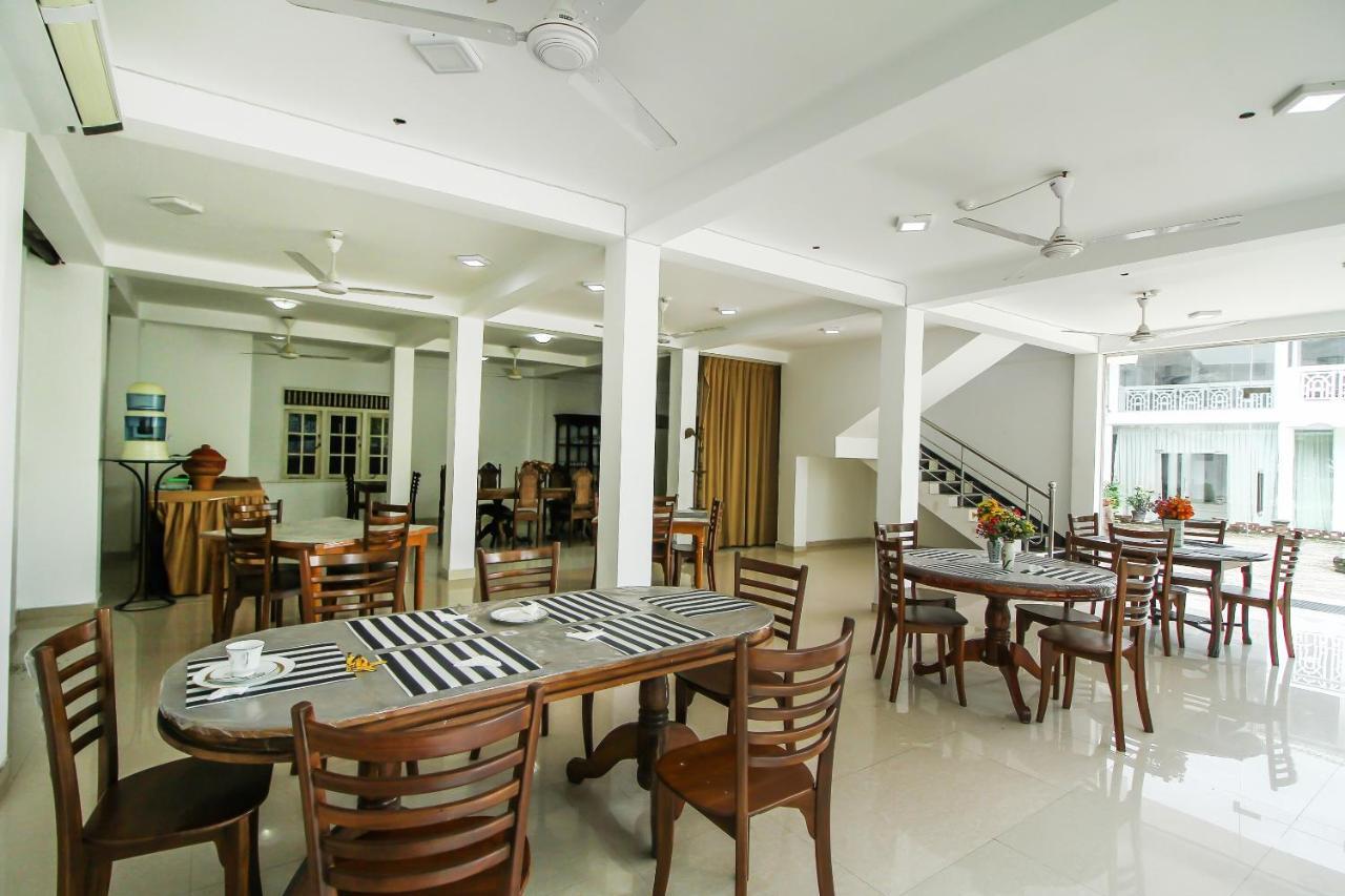 Hotel Empryean Катунаяка Екстер'єр фото