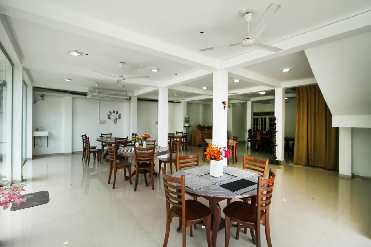 Hotel Empryean Катунаяка Екстер'єр фото